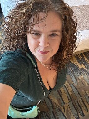 Meet your Posher, Debi